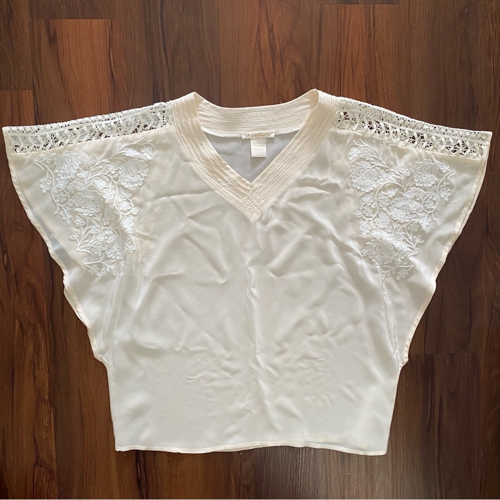 GOLD HAWK Ivory 100% Silk Embossed Floral Cape Sleeves V-neck Blouse Small